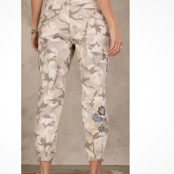 Sundance Vivant Cream Taupe Camo Print Floral Embroidered Jogger Pant Size P/4 - Picture 10 of 16